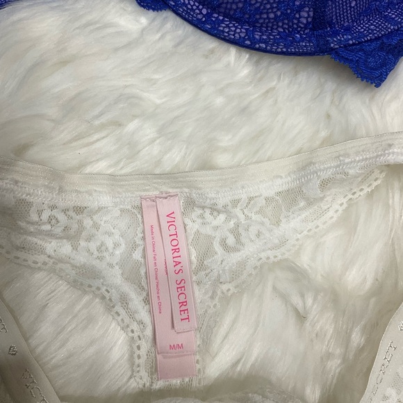Victoria's Secret Blue and White Lace Bra with Underwire - Picture 4 of 11
